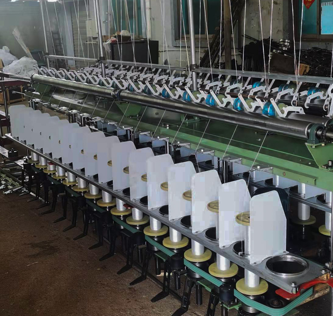 并捻机, 用于将二根或多更根单丝并合后加捻,是制线行业和棉纱行业的